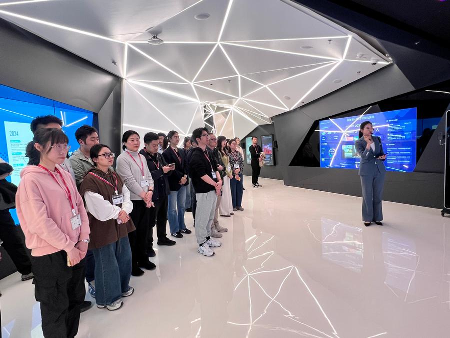 参观方恒展厅