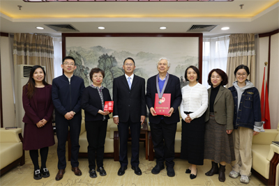 双方会见交流