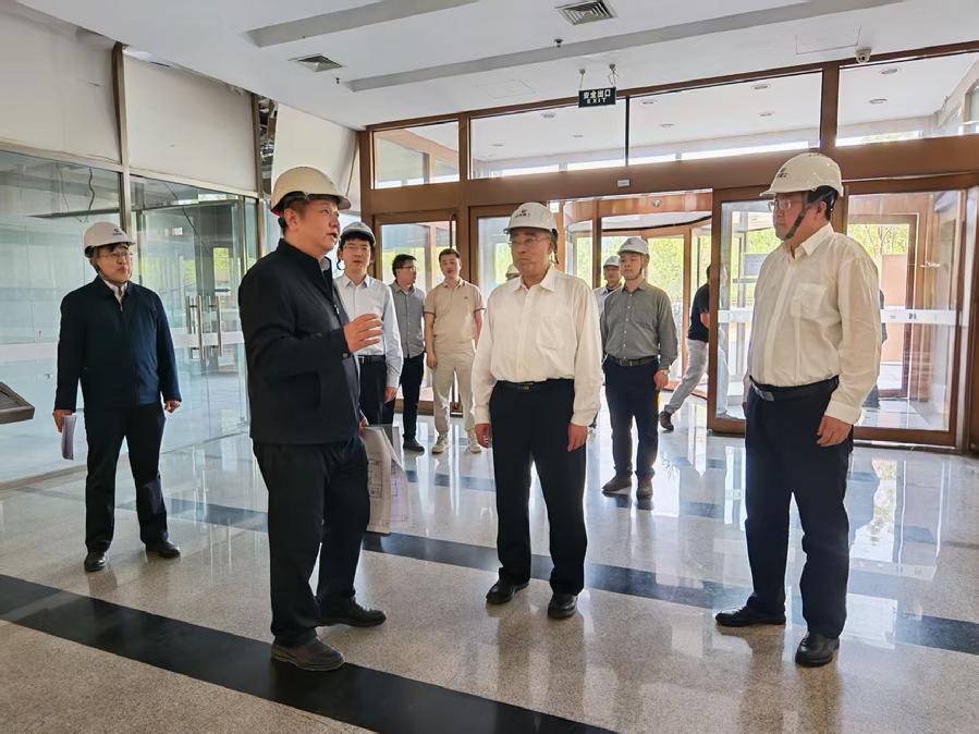 调研施工现场