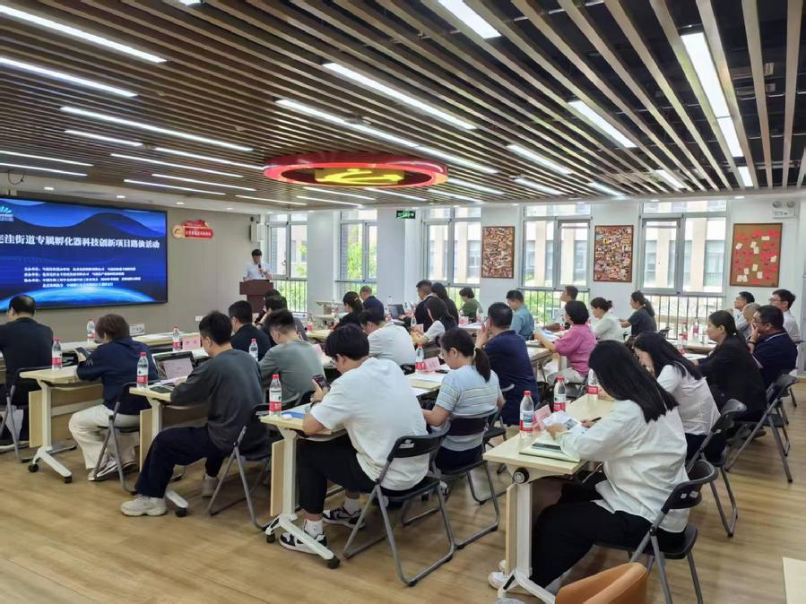 北京市科学技术研究院科技成果转化处副处长丁志刚与会并致辞