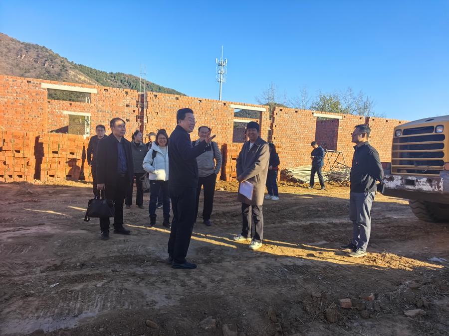 考察特色种植大棚