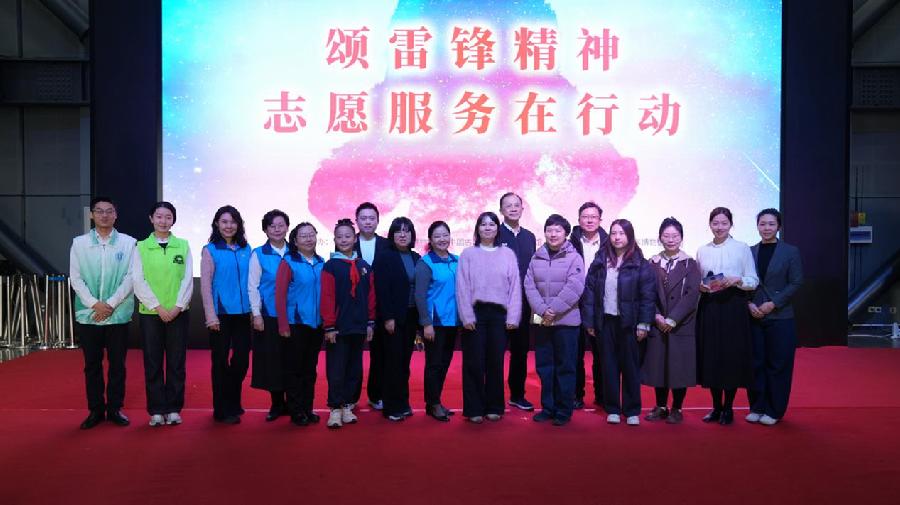 开展“颂雷锋精神 志愿服务在行动”主题科普宣讲活动