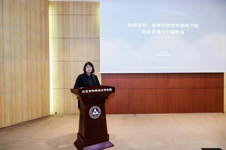 李英桃作专题报告