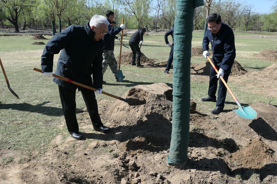北科院行政处党支部联合麋鹿中心党总支开展主题党日活动
