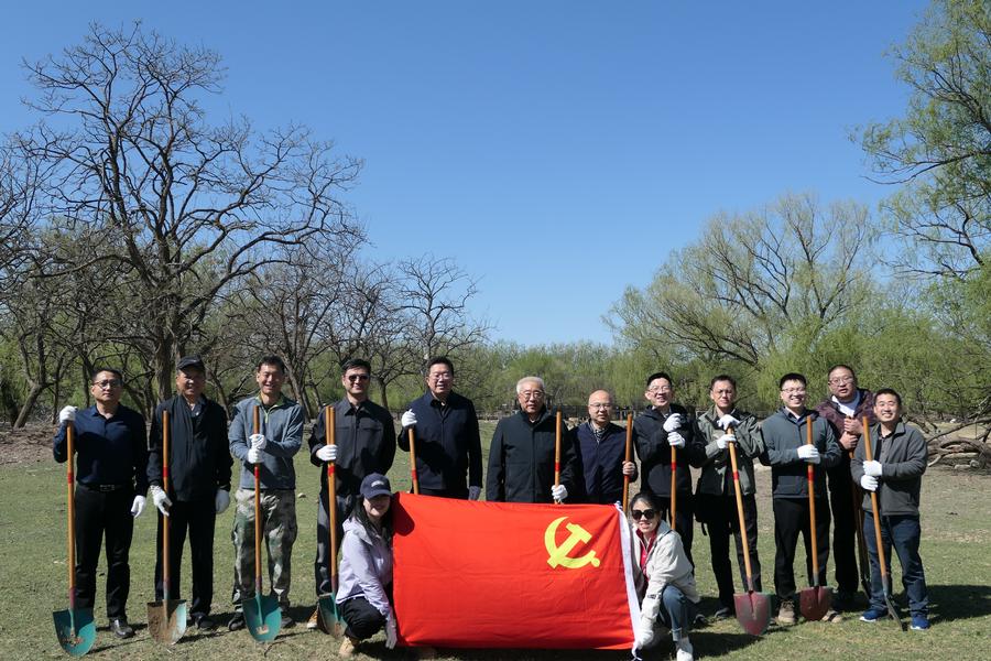 主题党日活动全体党员