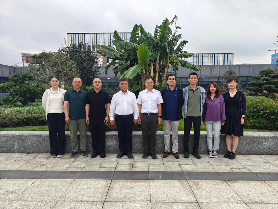 调研组赴中国科学院成都文献情报中心调研合影