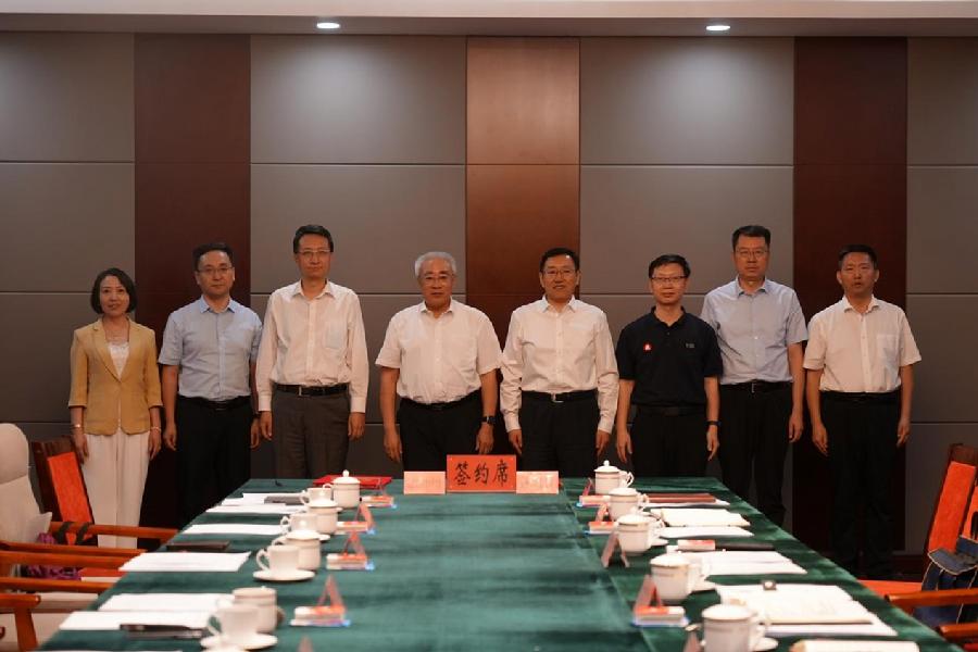 与第十四师昆玉市签约现场