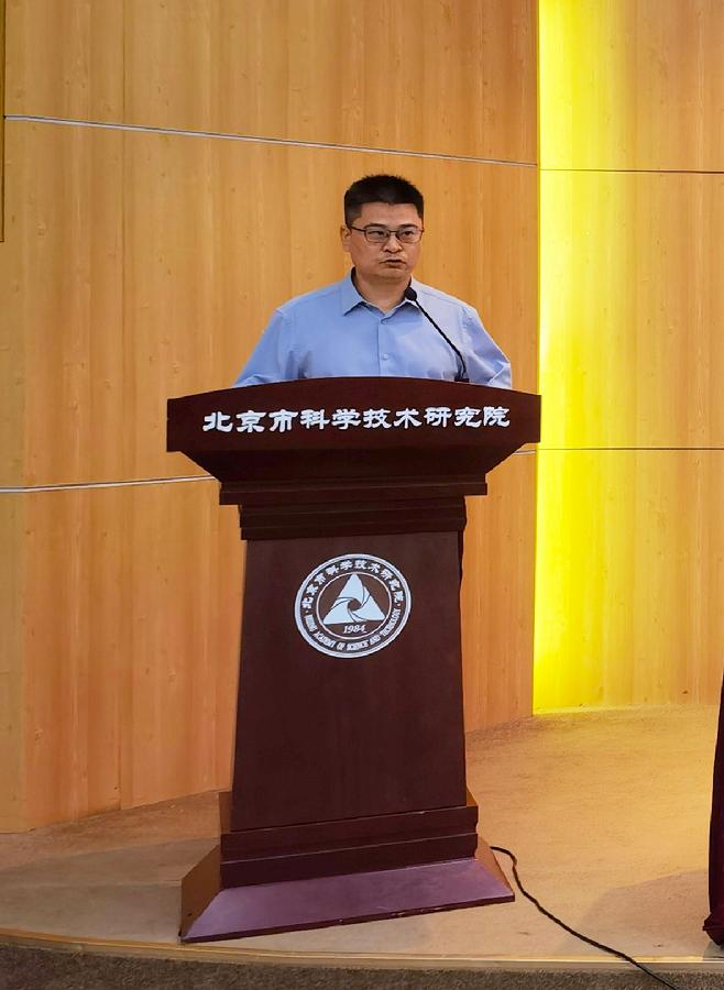 导师代表何灿发言