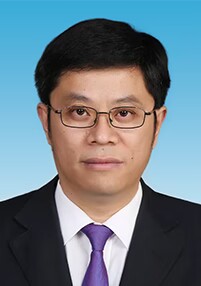 万士林